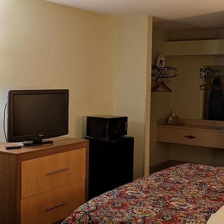 Budget Host Inn Хендерсън Екстериор снимка